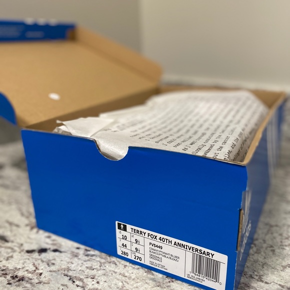 ADIDAS TERRY FOX 40th ANNIVERSARY SIZE US10 - Picture 9 of 9